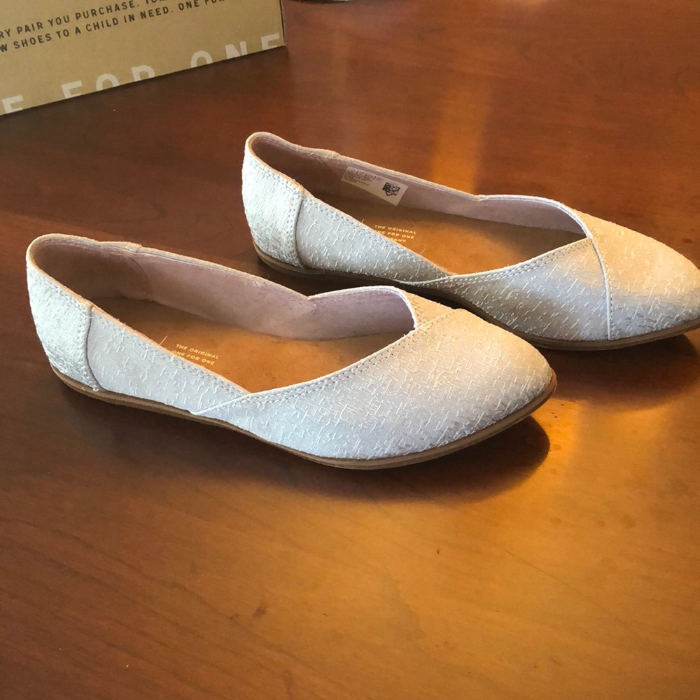 Toms Jutti Flats size 6